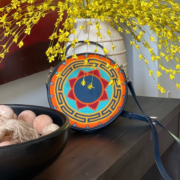 Round messenger, Wayuu Crossbody/ shoulder bag, Adjustable strap. - Picture 1 of 14